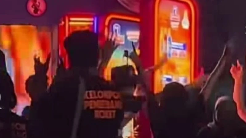 Viral salah satu booth di festival musik yang diduga menawarkan challenge baca atau hafal ayat Alquran dapat miras.