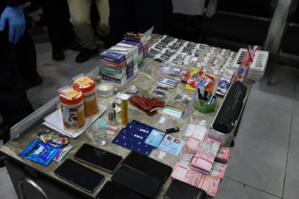 Penampakan barang bukti catridge vape berisi etomidate yang disita BNN. (Sumber: BNN RI)