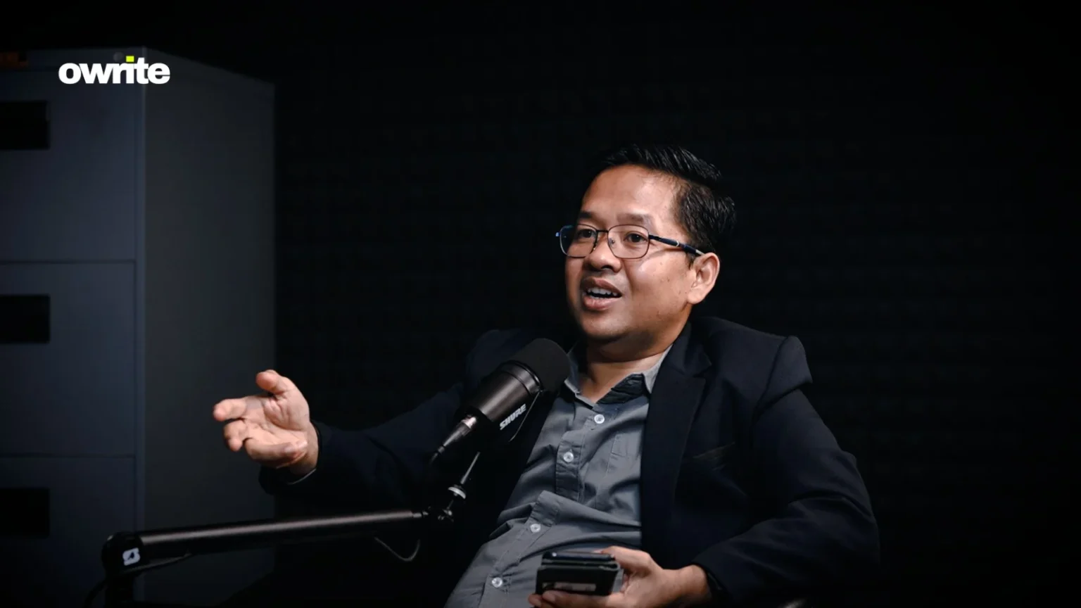 Sya, narsum podcast tadi nama & jabatannya ini ya: Peneliti dan Manajer Program di Saiful Mujani Research and Consulting (SMRC), Saidiman Ahmad