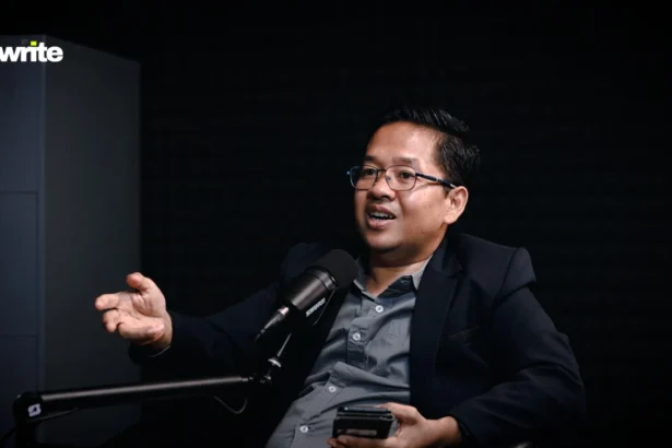 Sya, narsum podcast tadi nama & jabatannya ini ya: Peneliti dan Manajer Program di Saiful Mujani Research and Consulting (SMRC), Saidiman Ahmad
