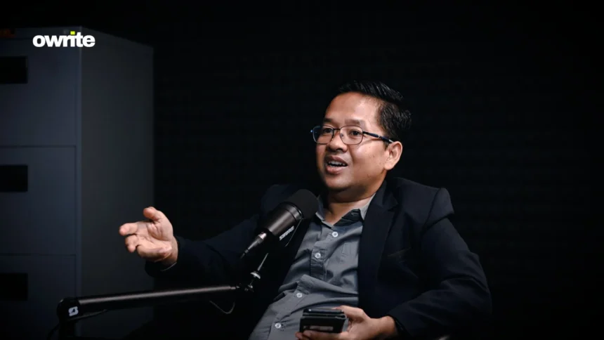 Sya, narsum podcast tadi nama & jabatannya ini ya: Peneliti dan Manajer Program di Saiful Mujani Research and Consulting (SMRC), Saidiman Ahmad