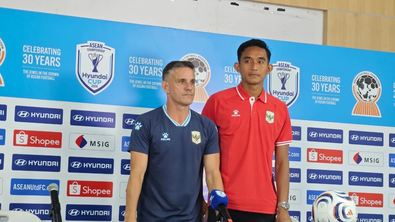 Kapten Timnas Indonesia, Rizky Ridho bersama Pelatih Timnas Indonesia, John Herdman
