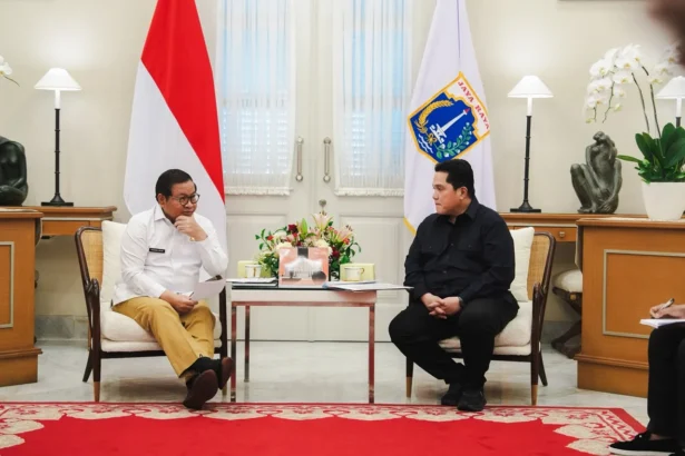 Menteri Pemuda dan Olahraga (Menpora) RI Erick Thohir bertemu Gubernur DKI Jakarta Pramono Anung