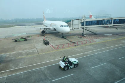 Pesawat Jet Air parkir di apron Bandara Internasional Supadio, Kabupaten Kubu Raya, Kalimantan Barat, Jumat (21/8/2026).