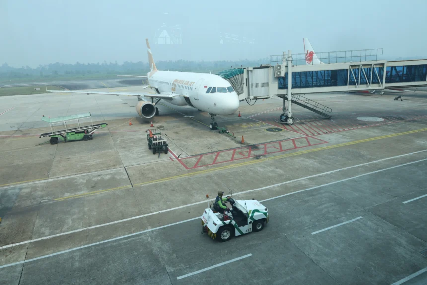 Pesawat Jet Air parkir di apron Bandara Internasional Supadio, Kabupaten Kubu Raya, Kalimantan Barat, Jumat (21/8/2026).
