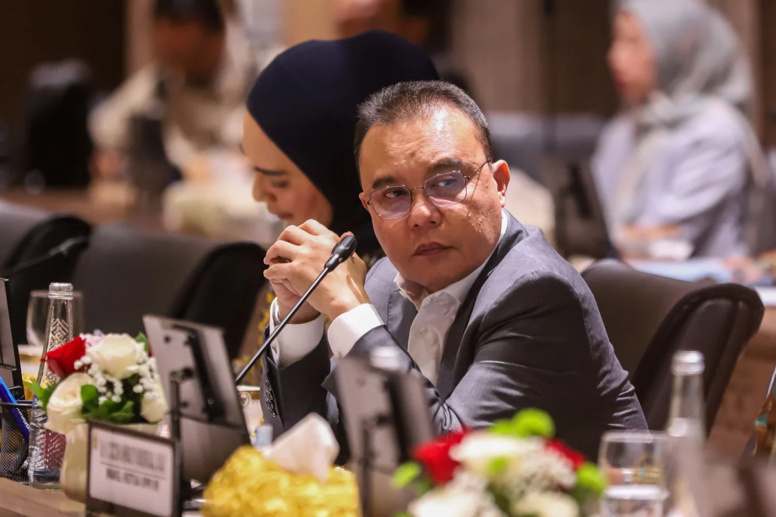 Wakil Ketua DPR Sufmi Dasco Ahmad memimpin rapat koordinasi bersama pemerintah di Kompleks Parlemen, Senayan, Jakarta, Kamis (23/7/2026).