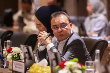 Wakil Ketua DPR Sufmi Dasco Ahmad memimpin rapat koordinasi bersama pemerintah di Kompleks Parlemen, Senayan, Jakarta, Kamis (23/7/2026).
