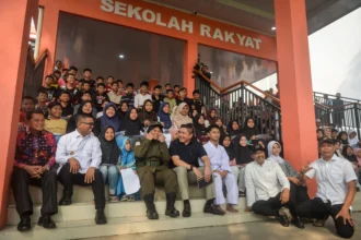Mensos dan Seskab tinjau Sekolah Rakyat rintisan