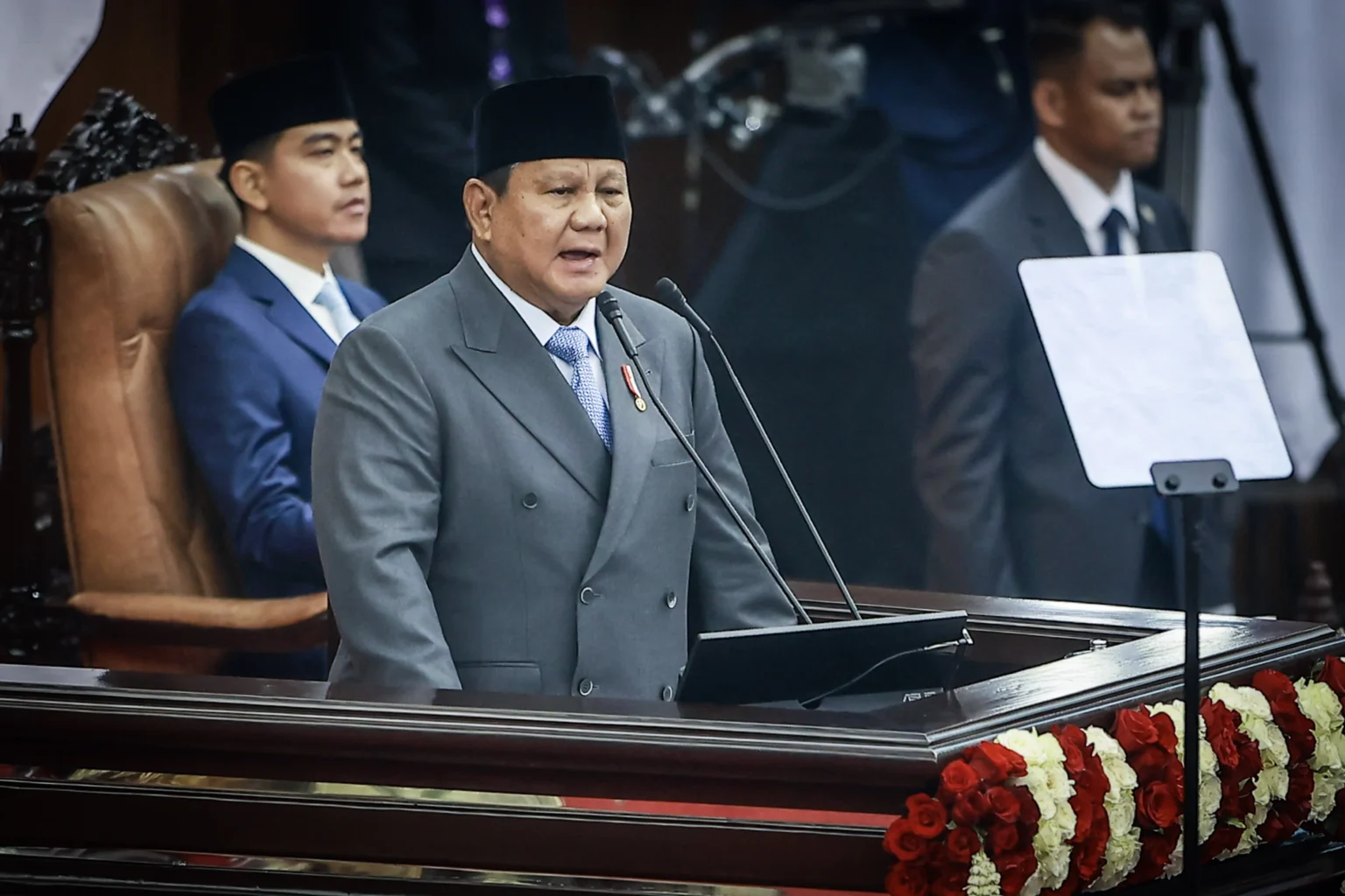 Presiden Prabowo Subianto menyampaikan pidato dalam Sidang Tahunan MPR RI dan Sidang Bersama DPR-DPD RI Tahun 2026 di Kompleks Parlemen, Jakarta. (Sumber: Antara Foto/Dhemas Reviyanto/bay/kye)