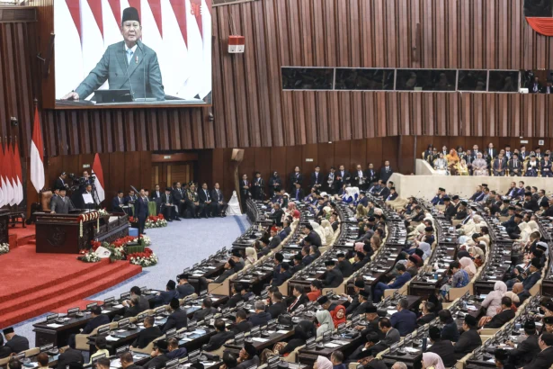 Presiden Prabowo Subianto menyampaikan pidato dalam Sidang Tahunan MPR RI dan Sidang Bersama DPR-DPD RI Tahun 2026 di Kompleks Parlemen, Jakarta, Jumat (14/8/2026).