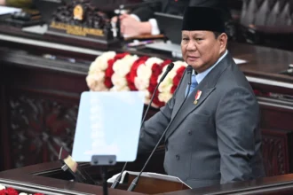 Presiden Prabowo Subianto menyampaikan pidato dalam Sidang Tahunan MPR RI dan Sidang Bersama DPR-DPD RI Tahun 2026 di Gedung Nusantara, Kompleks Parlemen, Jakarta. (Sumber: Antara Foto/Fauzan/sgd/kye)