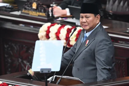 Presiden Prabowo Subianto menyampaikan pidato dalam Sidang Tahunan MPR RI dan Sidang Bersama DPR-DPD RI Tahun 2026 di Gedung Nusantara, Kompleks Parlemen, Jakarta. (Sumber: Antara Foto/Fauzan/sgd/kye)