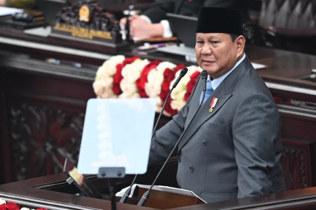 Presiden Prabowo Subianto menyampaikan pidato dalam Sidang Tahunan MPR RI dan Sidang Bersama DPR-DPD RI Tahun 2026 di Gedung Nusantara, Kompleks Parlemen, Jakarta. (Sumber: Antara Foto/Fauzan/sgd/kye)