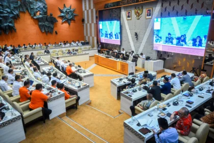 Suasana rapat kerja Komisi V DPR bersama pemerintah di Kompleks Parlemen, Senayan, Jakarta, Rabu (19/8/2026).