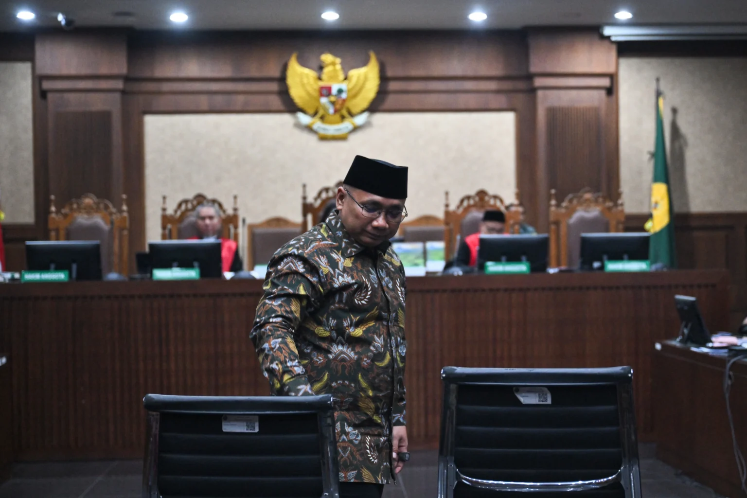 Terdakwa kasus dugaan korupsi kuota haji Yaqut Cholil Qoumas bersiap untuk menjalani sidang pembacaan dakwaan di Pengadilan Tipikor, Jakarta, Selasa (11/8/2026).