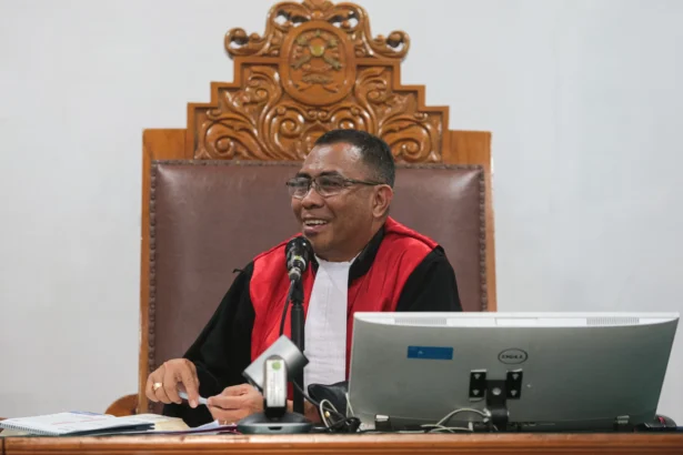 Hakim tunggal Richard Edwin Basoeki memimpin sidang praperadilan atas penetapan tersangka Febrie Adriansyah dalam kasus dugaan Tindak Pidana Pencucian Uang (TPPU), di Pengadilan Negeri Jakarta Selatan, Jakarta, Rabu (19/8/2026).