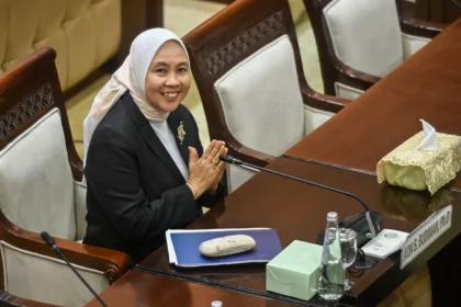 Calon Deputi Gubernur Senior Bank Indonesia (BI) Aida S. Budiman bersiap mengikuti uji kelayakan dan kepatutan (fit and proper test) bersama Komisi XI DPR di Kompleks Parlemen, Senayan, Jakarta. (Sumber: Antara Foto/Rivan Awal Lingga/nym)