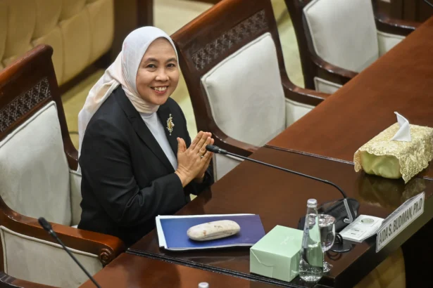 Calon Deputi Gubernur Senior Bank Indonesia (BI) Aida S. Budiman bersiap mengikuti uji kelayakan dan kepatutan (fit and proper test) bersama Komisi XI DPR di Kompleks Parlemen, Senayan, Jakarta. (Sumber: Antara Foto/Rivan Awal Lingga/nym)