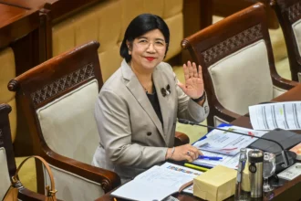 Calon Gubernur Bank Indonesia (BI) Destry Damayanti bersiap mengikuti uji kelayakan dan kepatutan (fit and proper test) bersama Komisi XI DPR di Kompleks Parlemen, Senayan, Jakarta. (Sumber: Antara Foto/Rivan Awal Lingga/nz)