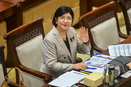 Calon Gubernur Bank Indonesia (BI) Destry Damayanti bersiap mengikuti uji kelayakan dan kepatutan (fit and proper test) bersama Komisi XI DPR di Kompleks Parlemen, Senayan, Jakarta. (Sumber: Antara Foto/Rivan Awal Lingga/nz)