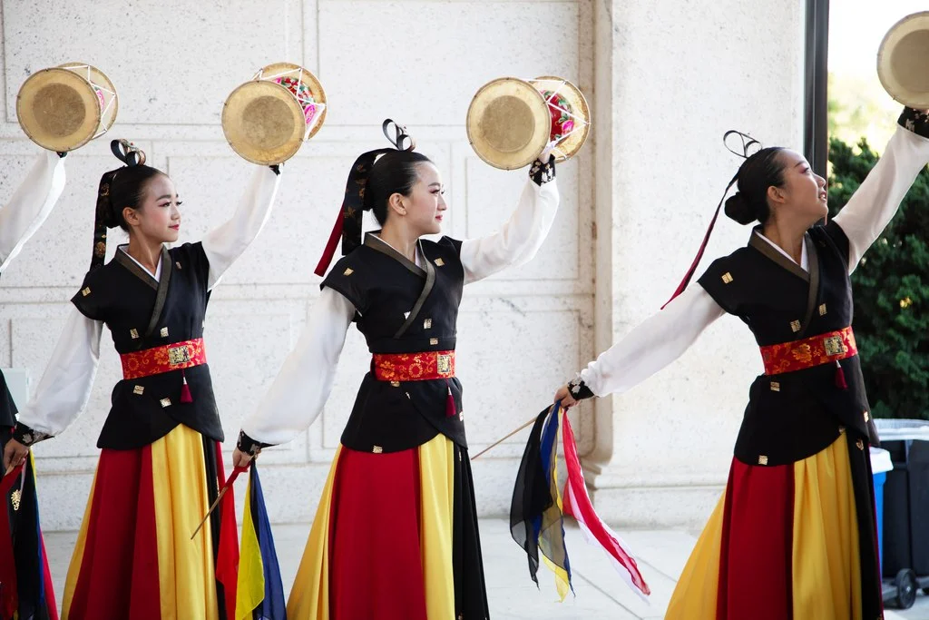 Perayaan Chusoek menggunakan baju daerah Korea