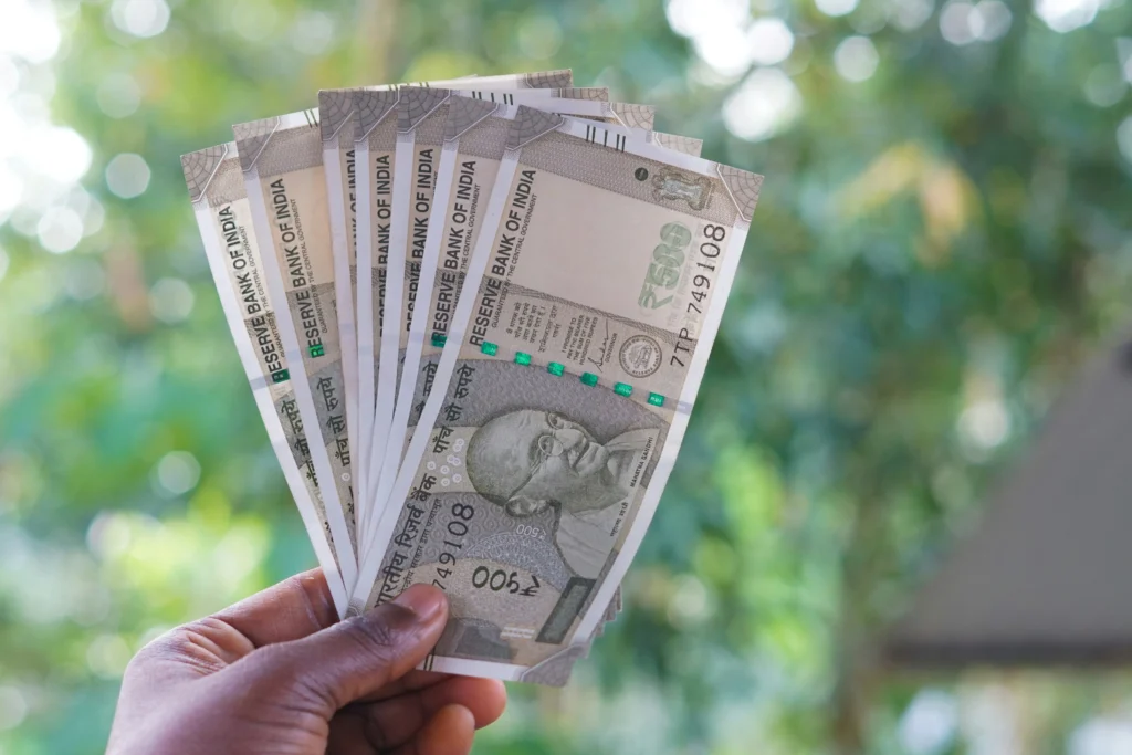 Mata Uang Rupee India. (Sumber: Unsplash/Dileesh Kumar)