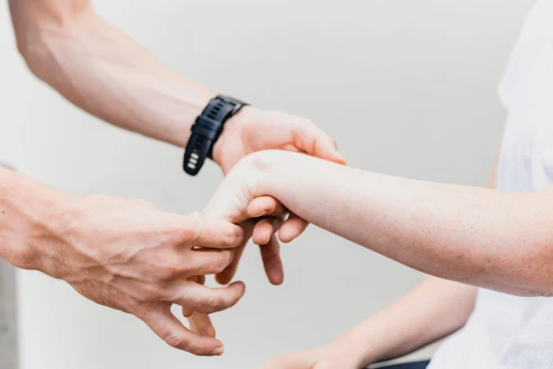 Ilustrasi pertolongan pertama (Foto: unsplash Sincerely Media)