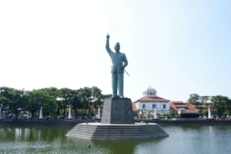 Patung Soekarno di kawasan Kota Lama Semarang, Jawa Tengah