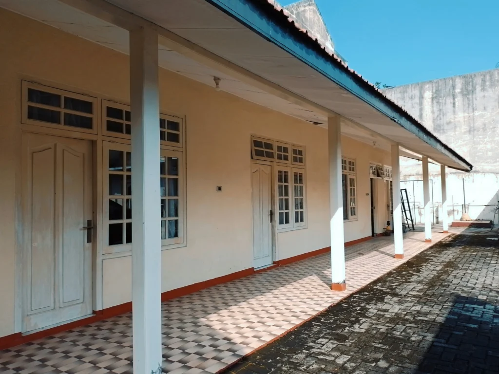 Ilustrasi Rumah Kontrakan. (Sumber: Usplash/ Hardingferrent)