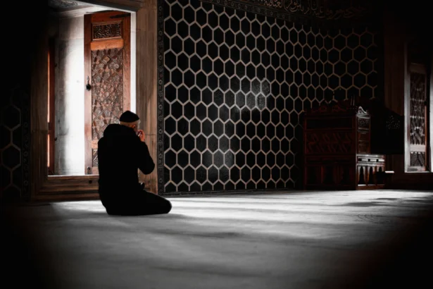 Ilustrasi berdoaan saat salat