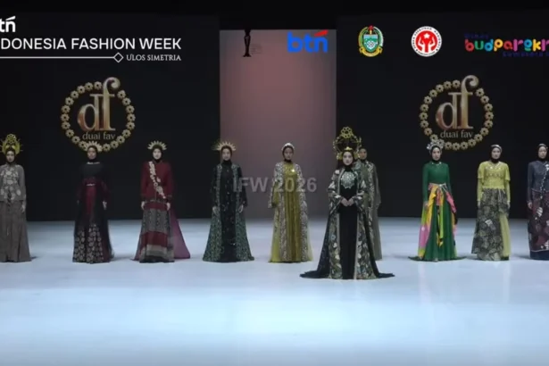 Fashion show Duai Fav bertajuk Marcapada yang mengambil inspirasi dari kudapan tradisional khas Priangan, Saroja.