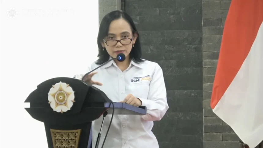 Dekan Fakultas Hukum Universitas Gadjah Mada (UGM) Dahliana Hasan Saat Diskusi Plenary Konferensi Demokrasi, Negara Hukum dan Aksi Iklim.