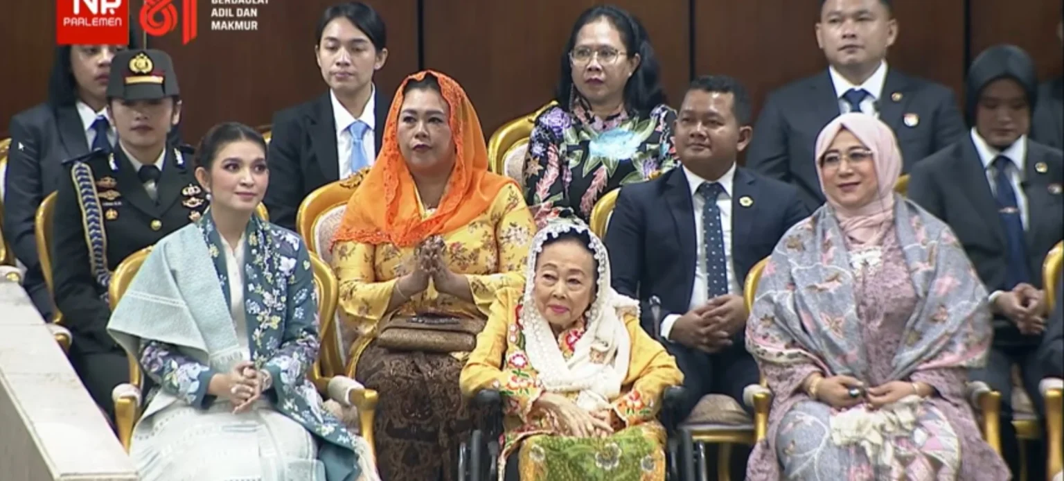 Istri Wakil Presiden Presiden Gibran Rakabuming Raka, Selvi Ananda (kiri). (Sumber: TV Parlemen)
