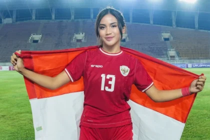 Pemain sepak bola putri Safira Ika