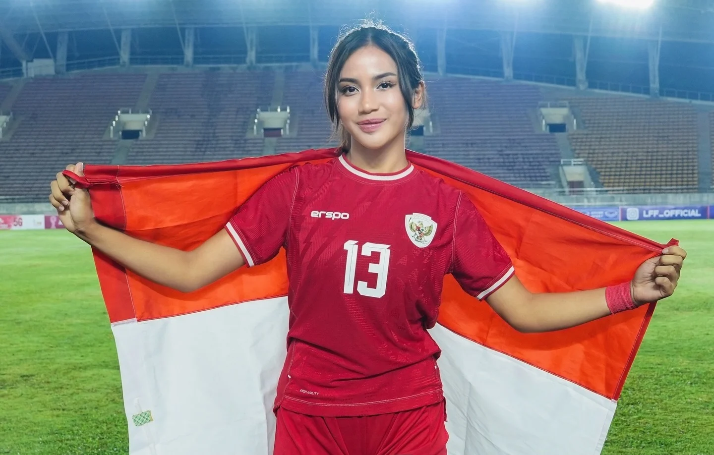 Pemain sepak bola putri Safira Ika
