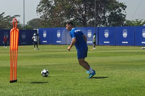 Pemain Persib Bandung menjalani latihan rutin, Agustus 2026.