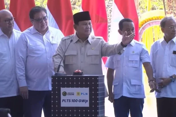 Presiden RI Prabowo Suboanto meluncurkan program PLTS 100 GWp, Kab. Jembrana, Bali.