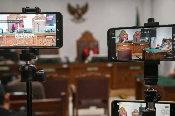 Hakim tunggal Richard Edwin Basoeki memimpin jalannya sidang putusan gugatan praperadilan atas penetapan tersangka Febrie Adriansyah.