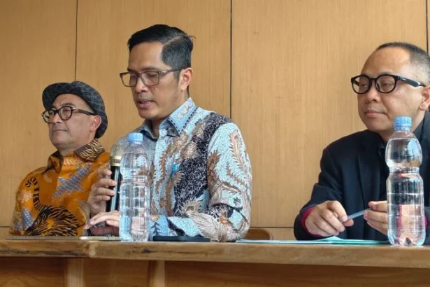Tim kuasa hukum dari Febrie Adriansyah melakukan konferensi pers terkait langkah gugatan praperadilan di Jakarta.