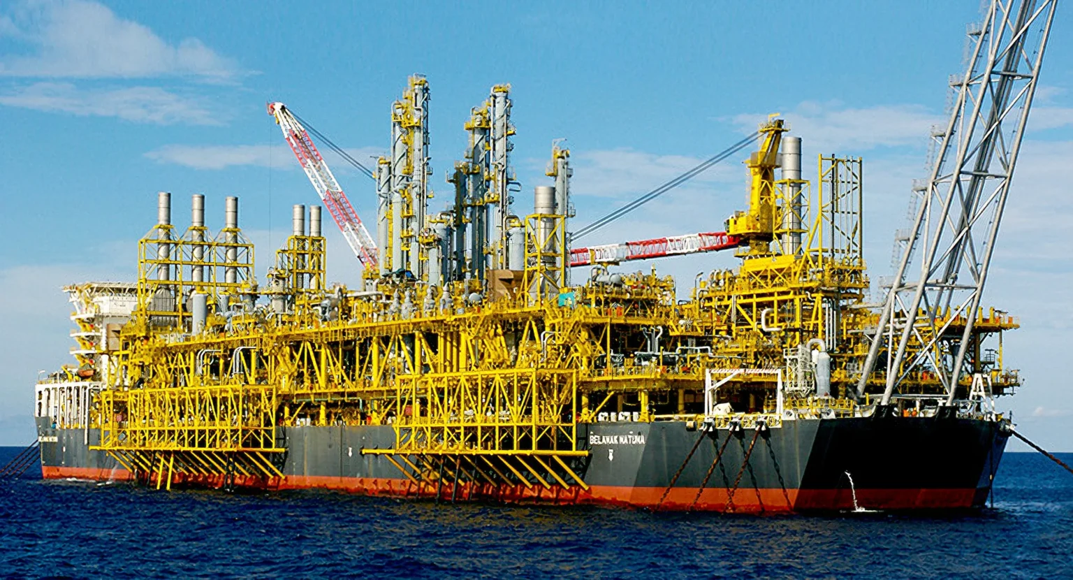 Pengeboran Lepas Pantai Medco Energi. (Sumber: Medcoenergi)