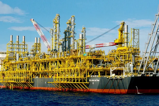 Pengeboran Lepas Pantai Medco Energi. (Sumber: Medcoenergi)