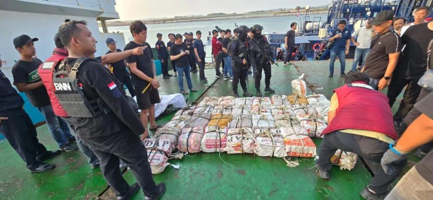 800 kilogram barang yang mengandung ketamin HCI dikemas dalam 40 karung di buritan kapal Fuchangxing I di wilayah perairan Natuna Utara, Kepulauan Riau.