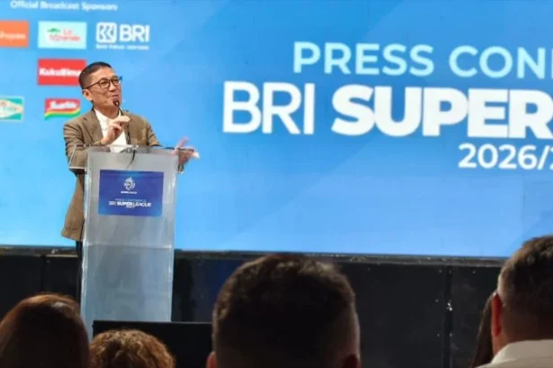 Direktur Utama I.League, Ferry Paulus, dalam acara launching BRI Super League.