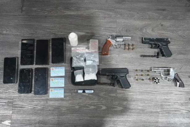 Barang bukti yang disita dari tangan terduga pelaku, September 2026, di wilayah Tambun Selatan, Bekasi, Jawa Barat.