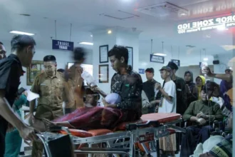 Sejumlah santri Pondok Pesantren Manbaul Hikam yang diduga mengalami keracunan menu MBG. ANTARA FOTO/Umarul Faruq