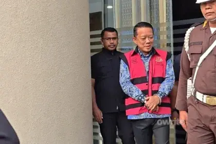 Eks Jampidsus Kejagung Febrie Adriansyah usai pemeriksaan sebagai tersangka kasus dugaan korupsi PT Asabri dan PT Asuransi Jiwasraya, 8 September 2026.