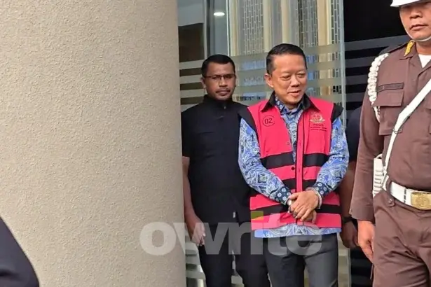 Eks Jampidsus Kejagung Febrie Adriansyah usai pemeriksaan sebagai tersangka kasus dugaan korupsi PT Asabri dan PT Asuransi Jiwasraya, 8 September 2026.