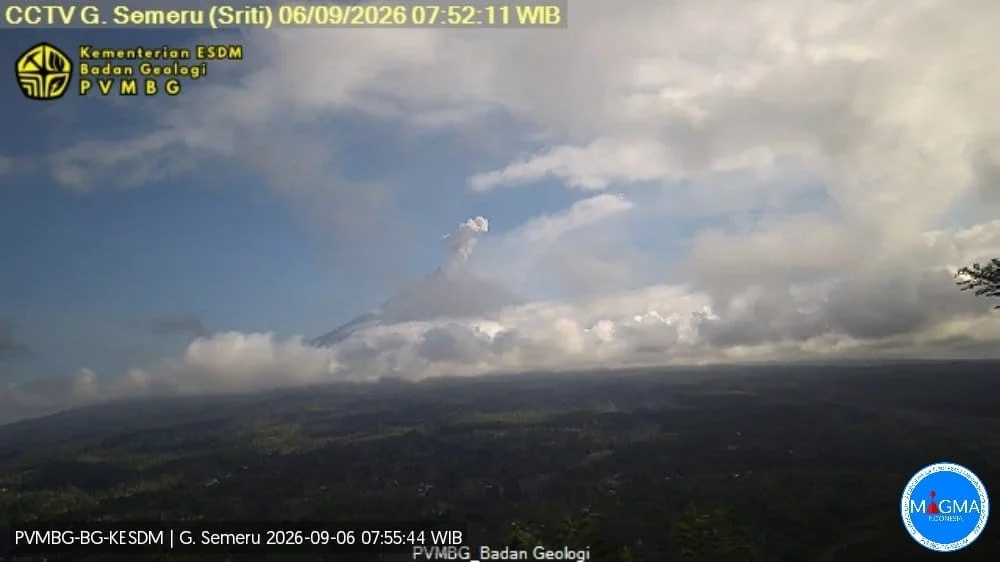 Gunung Semeru kembali erupsi pada 6 September 2026.