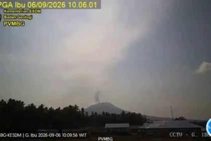 Erupsi Gunung Ibu, Halmahera Barat, Maluku Utara, Minggu, 6 September 2026.