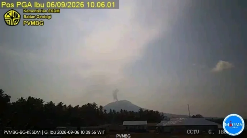Erupsi Gunung Ibu, Halmahera Barat, Maluku Utara, Minggu, 6 September 2026.